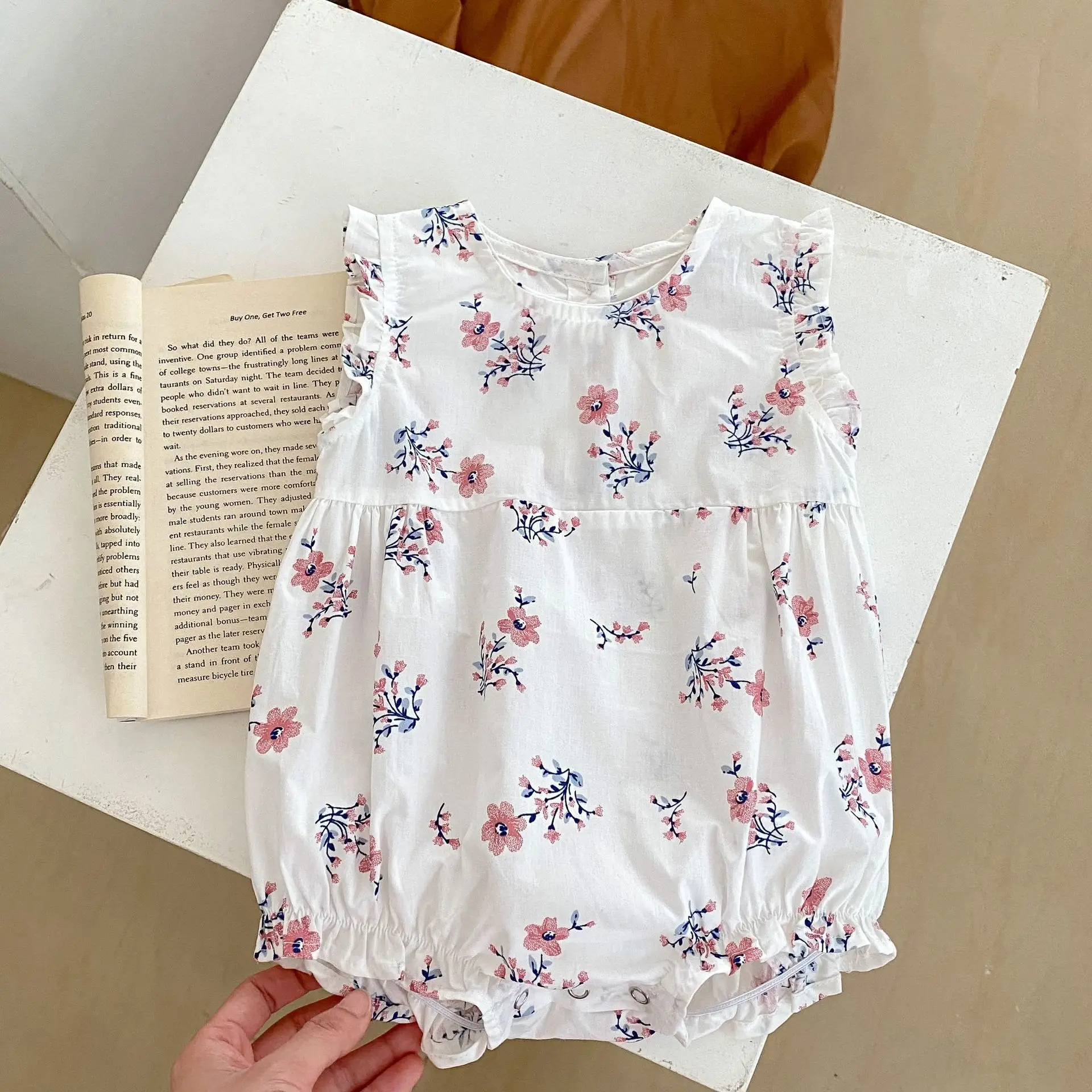 Bodysuits Summer Jumpsuit with O-neck Sleeveless Flower Print Wooden Ear Edge Single Breasted Triangular Romper Crawling Suit