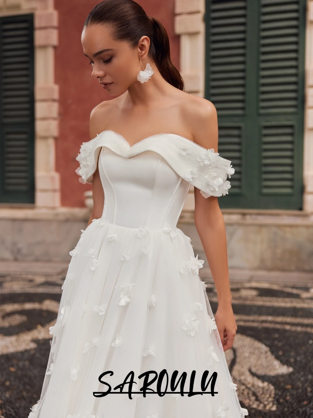 رشيقة خارج على الكتف فستان الزفاف حالمة 3D الأزهار ألف خط مخصص ملابس العروس أنيقة جميلة مشد ثوب الزفاف