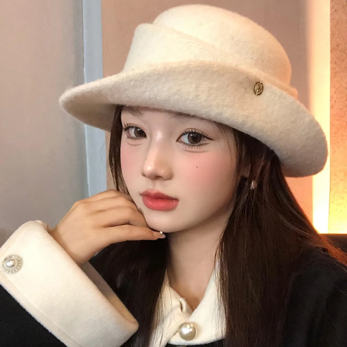 

Элегантный белый цилиндр в стиле Хепберн, женский и дочь, золотой ветер, большая окружность головы, шерстяная шерстяная шляпа в стиле ретро, маленькая рыбацкая шляпа