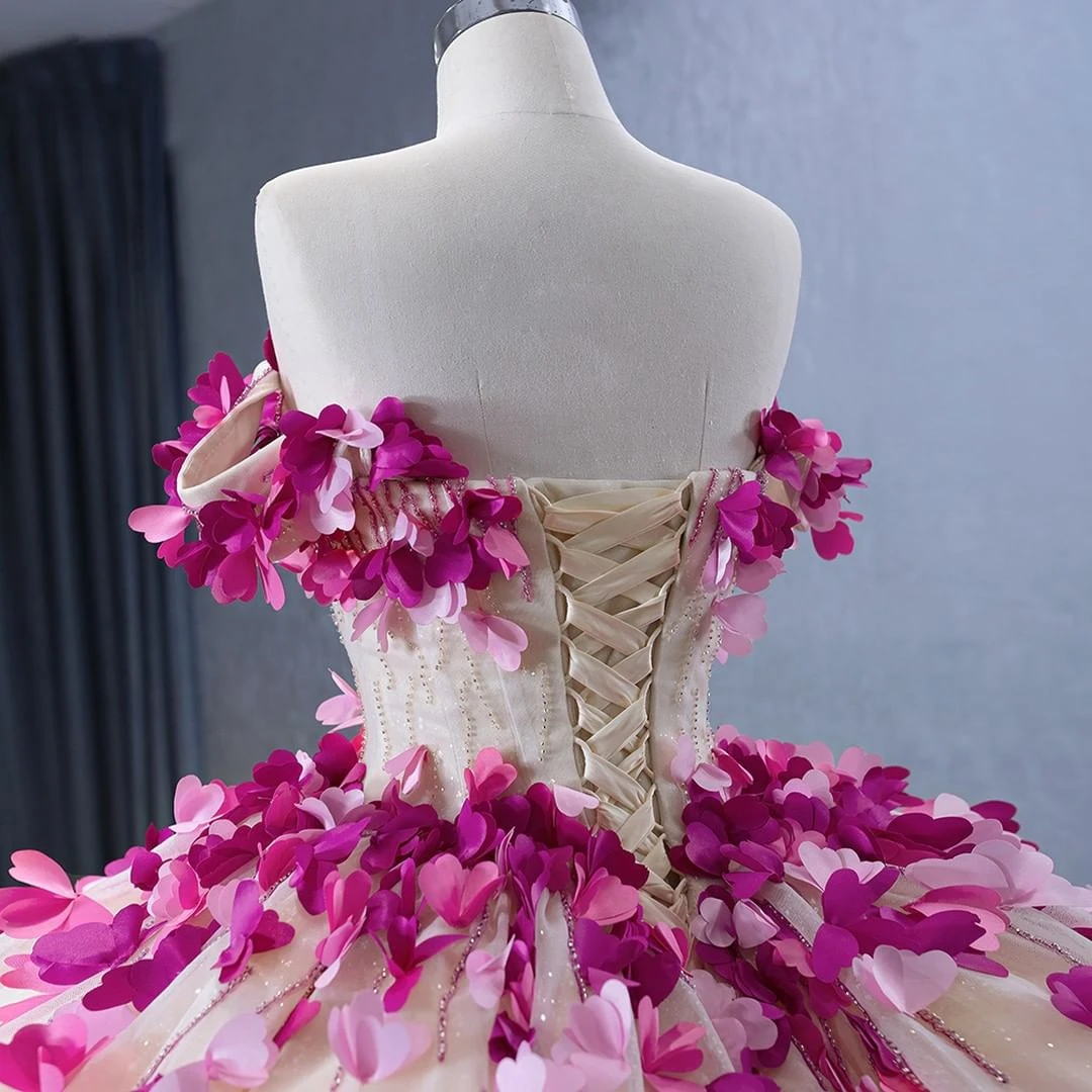 Vestidos de quinceañera elegantes, vestidos de baile con escote en forma de corazón y hombros descubiertos, apliques 3D, vestido de tren de barrido para fiesta, hecho a medida