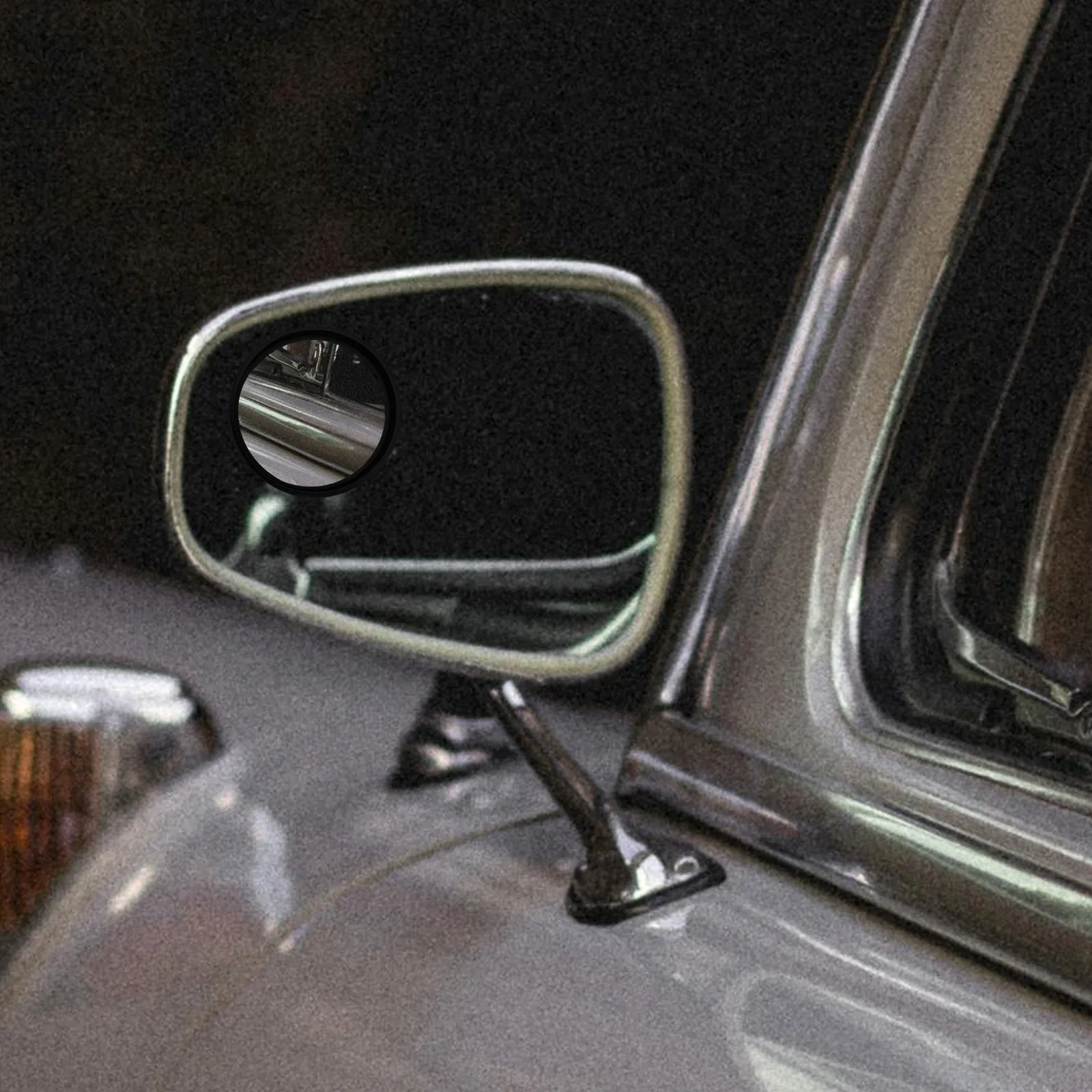 

Suction Cup Wide Angle Mirror 360 Degree Adjustable Car Side Rear View Auxiliary Mirrors Blindspot Glass Extender