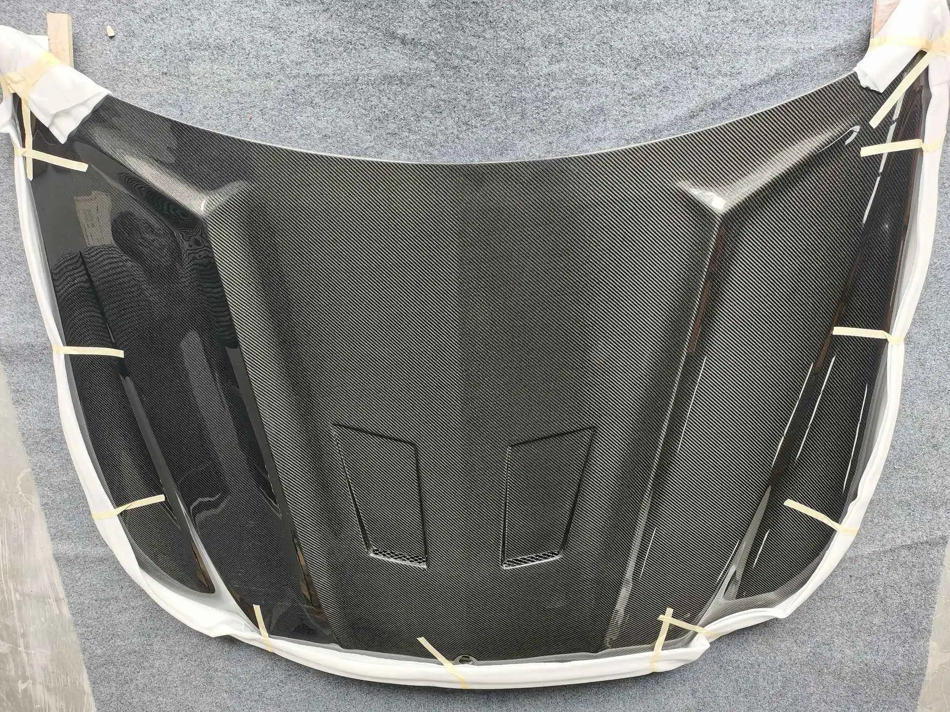 

Real Carbon Fiber Engine Bonnet Hood for Mercedes Benz E Class W212 AMG 、E63 ，100% tested well