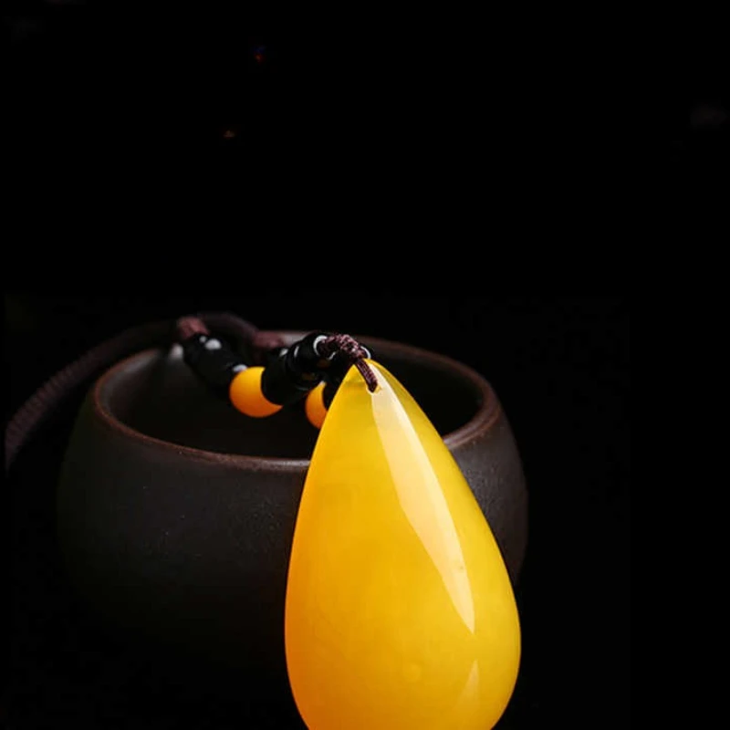 Old Beeswax Amber Pendant Fashionable Men and Women of The Same Style