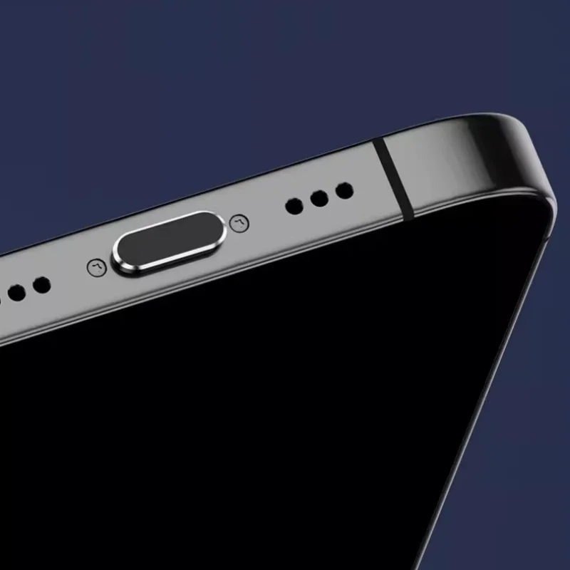 قابس غبار معدني لهاتف آيفون 17 برو ماكس 16 15 سلسلة هاتف من النوع C أغطية حماية لمنفذ الشحن مع حاوية تخزين