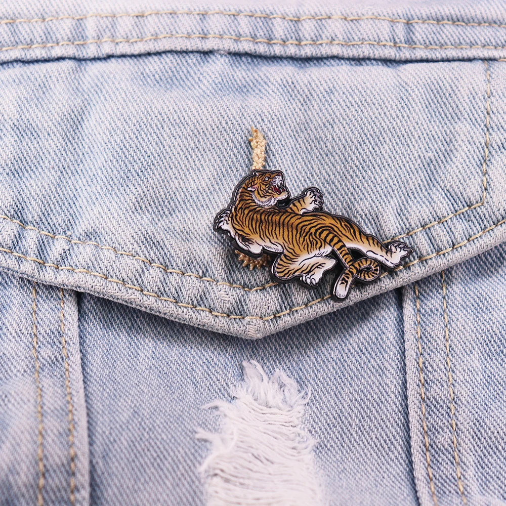 Domineering Tiger Badge Fierce Animal Enamel Pin Jewelry Hat Backpack Decoration view 3