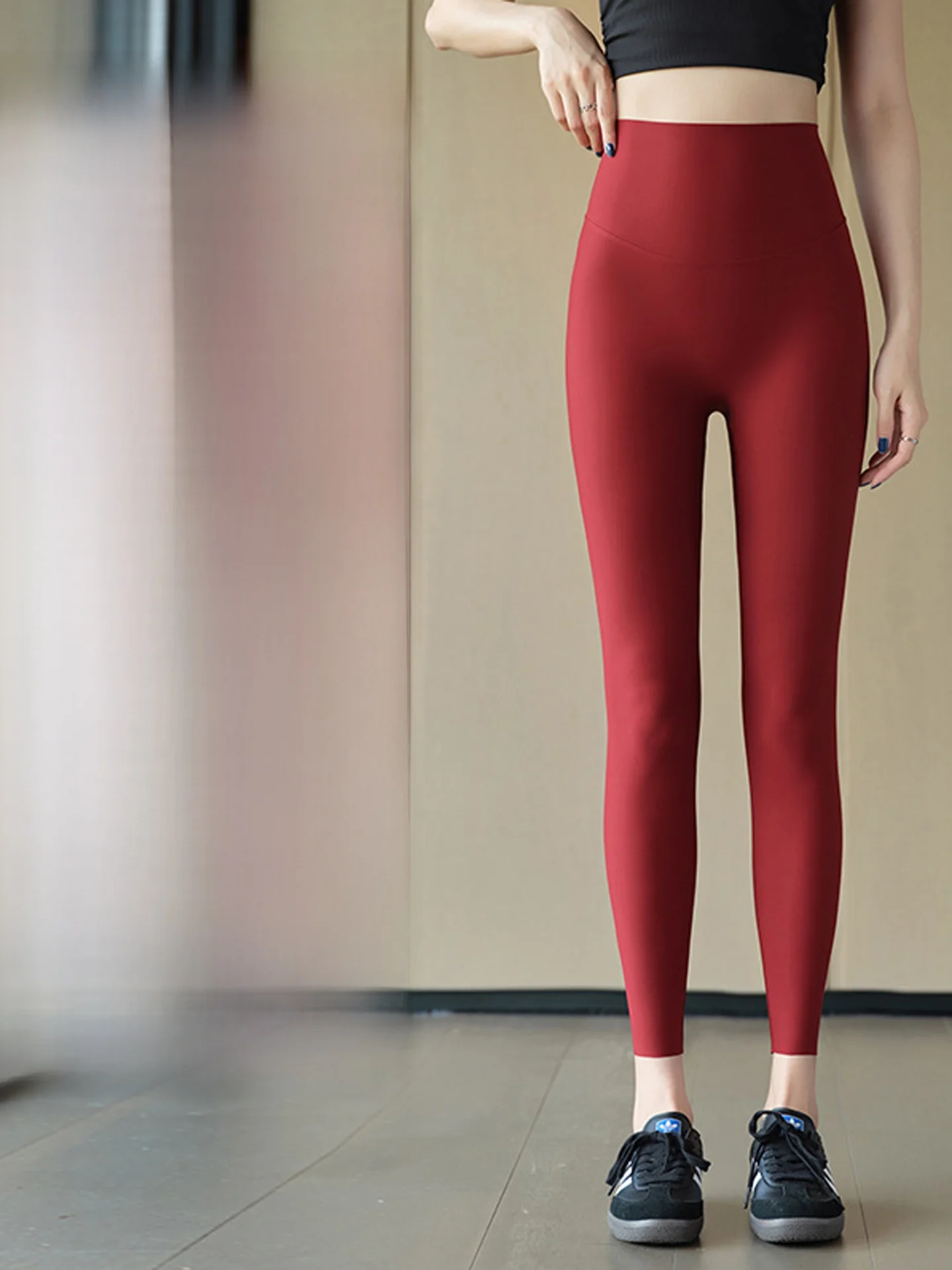 

Красные женские леггинсы для йоги с высокой талией, облегающие, тонкие, новые, осенние, с эффектом подтяжки ягодиц, эластичные, обтягивающие, для фитнеса