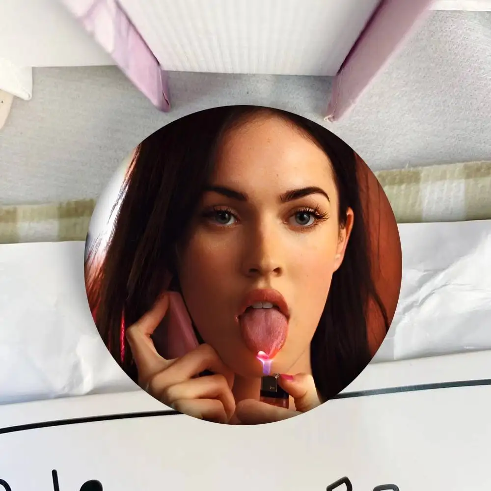 أفلام الرعب جينيفرز شارات الجسم شارة مستديرة صفيح عملة بروش الملابس على ظهره اكسسوارات التلبيب دبوس