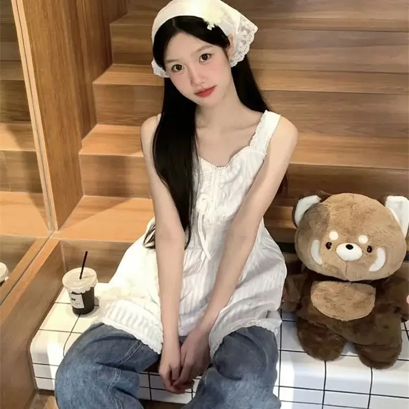 Vestido camisola branco para mulheres no verão 2025, estilo francês, renda doce, cintura, cinching e emagrecimento, saia curta em camadas