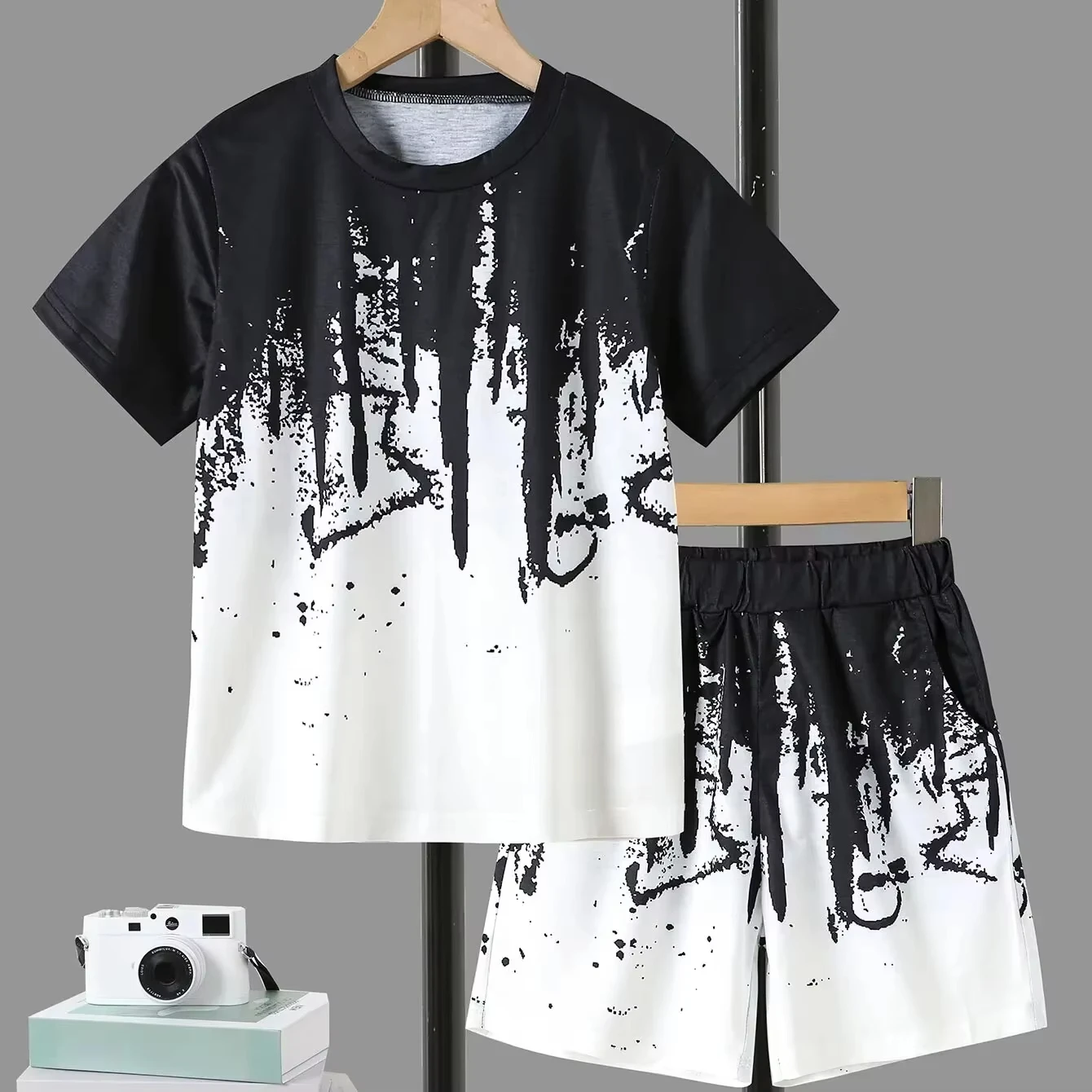 

Sets for Children Boys' 3D Letter Graffiti Printed Short-Sleeved Shorts Two-Piece Suit Casual Sports Style Sets Girl Clothing