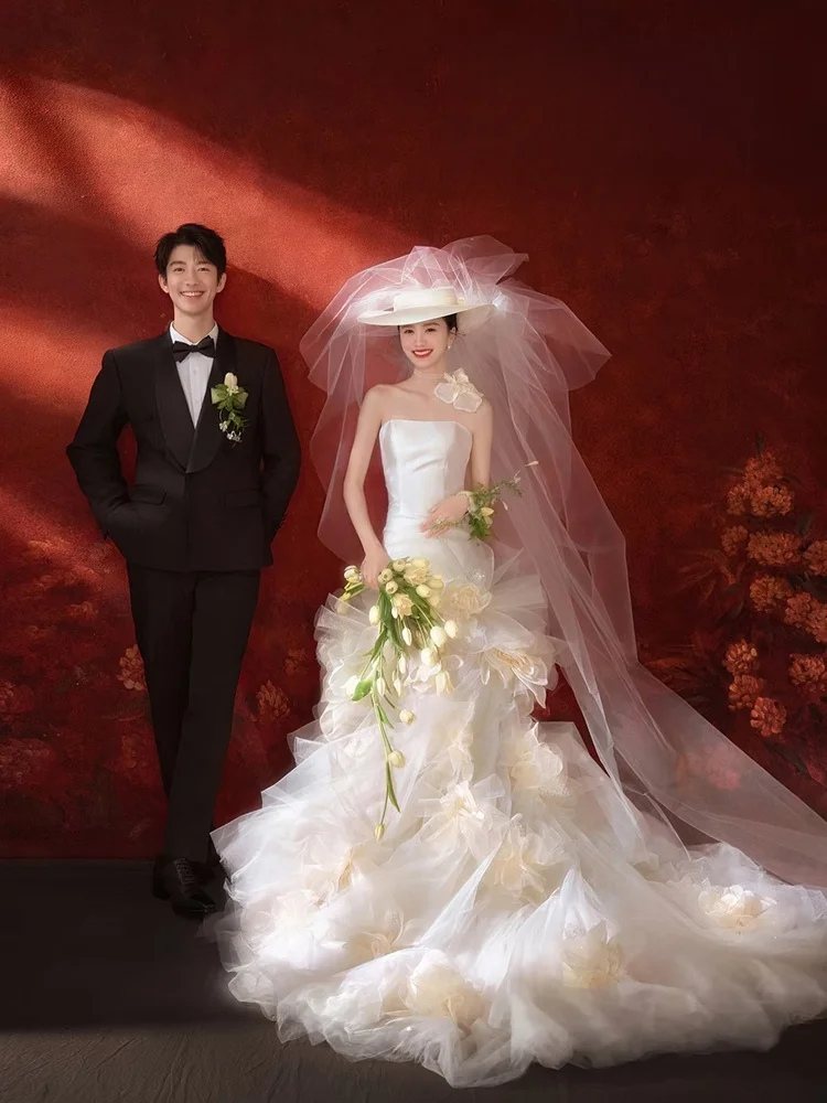 

New Vintage Indoor Photography Wedding Dress with Fish Tail And Flower Design Long Draping Skirt for Stage And Costume Use
