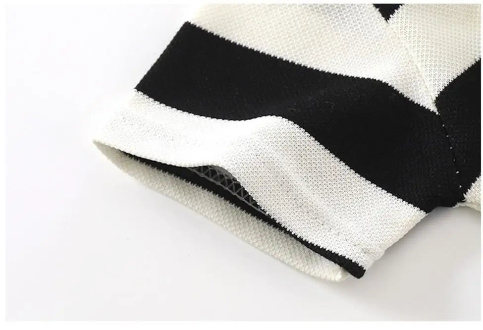 Neues koreanisches Kinder-Set für Jungen und Mädchen, Sommer-Set mit gestreiftem Rundhalsausschnitt, Revers, kurzen Ärmeln und Shorts, lässiges zweiteiliges Set – Detail 11