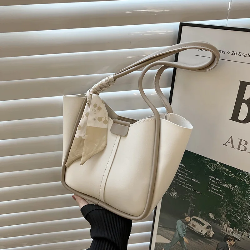 Bolso de hombro de gran capacidad para mujer, nuevo bolso de hombro con bufanda contrastante, bolso de mano Simple para ir al trabajo, bolso de hombro con axilas coreano de otoño