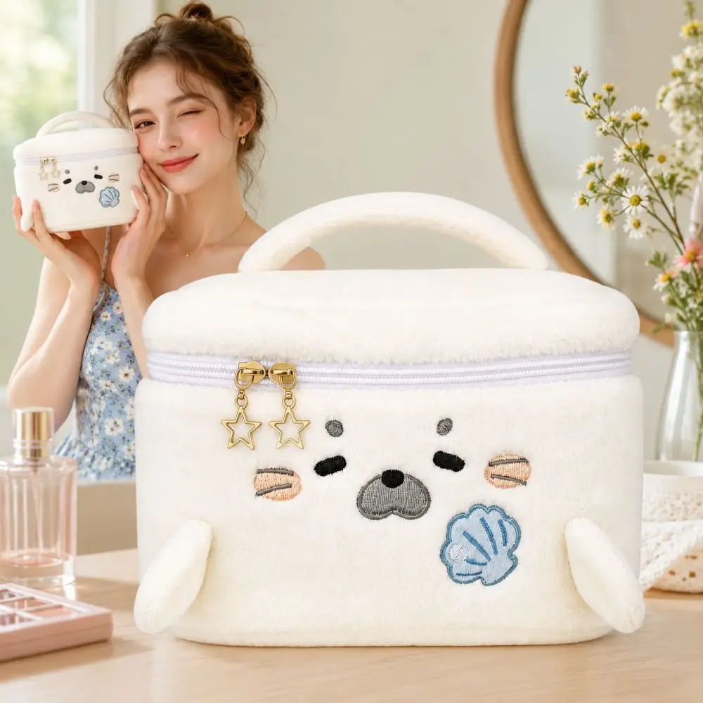 Image of Fluffy Little Seal Make-up-Tasche, großes Fassungsvermögen, Kosmetiktasche mit Stickmuster, tragbare Reise-Kulturtasche, vielseitig einsetzbar