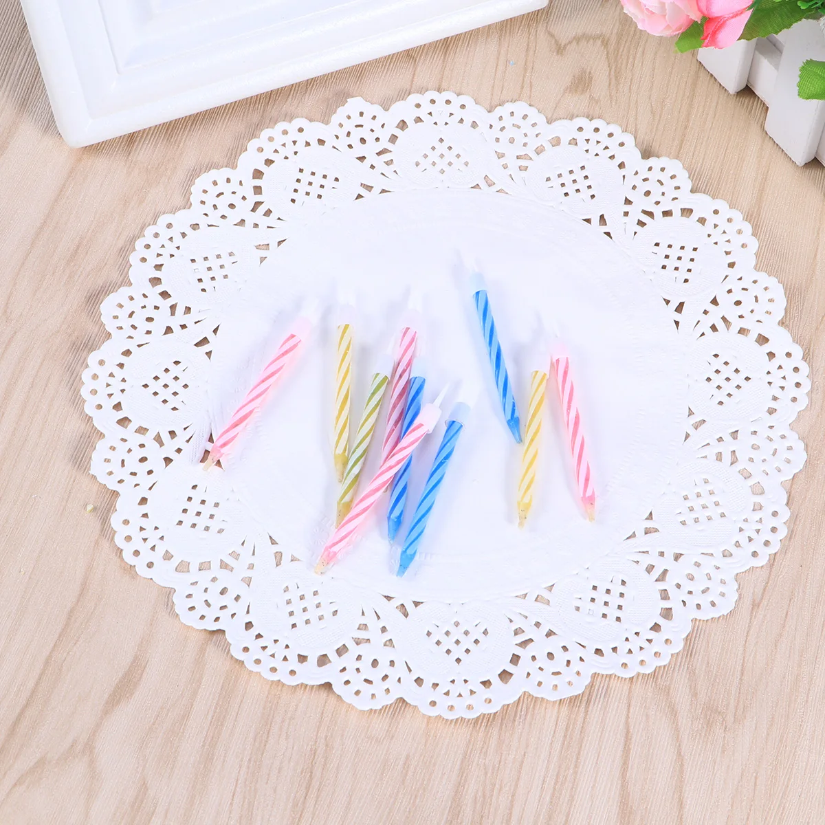 

100Pcs Automatic Light Back Candles Hilarious Party Joke Props for Birthday Cake Cupcake Trick Fun Gift Set Candles