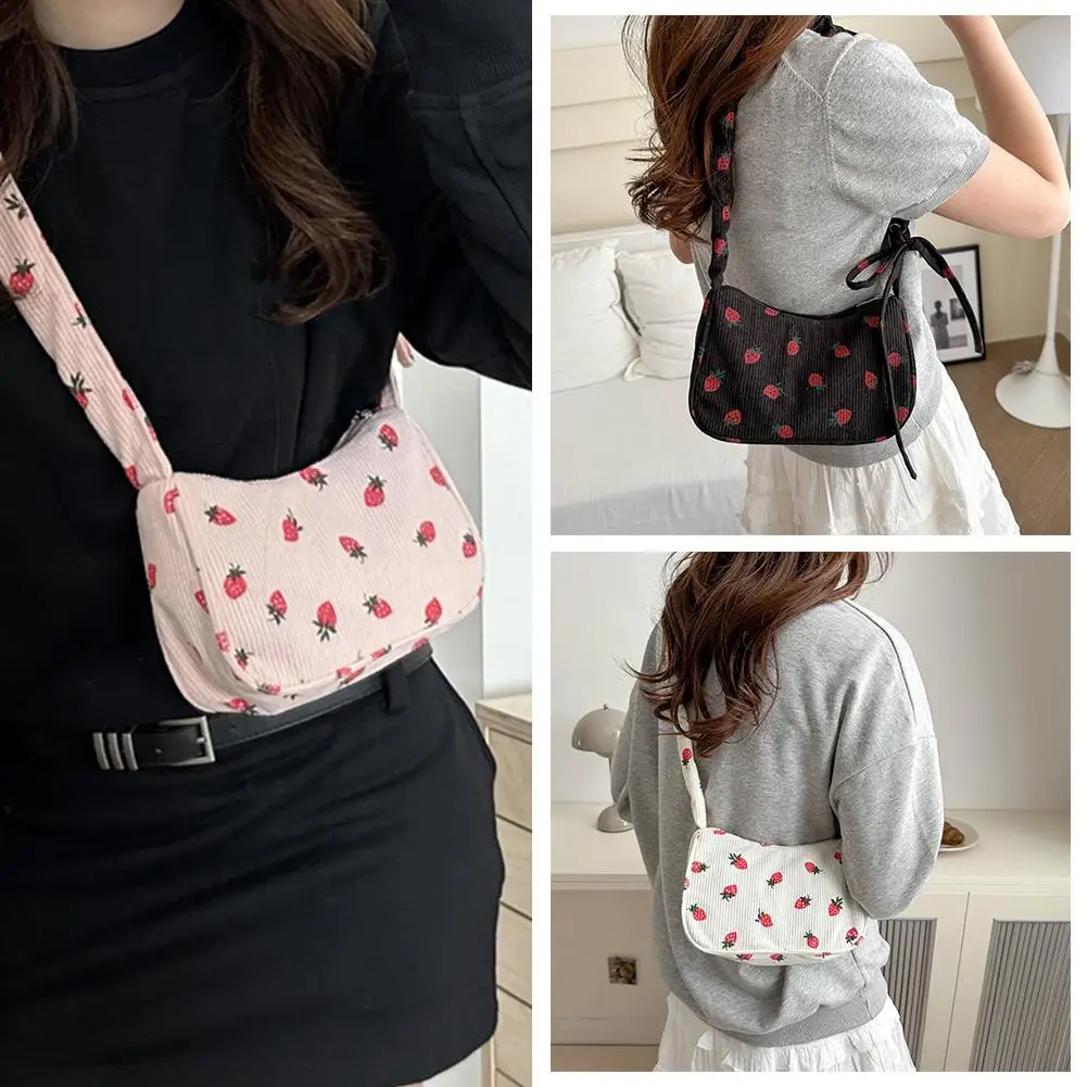 Petit sac sous les bras pour femmes, sac à main en velours côtelé, mignon imprimé fraise, petit fourre-tout demi-lune Design, sac à main en tissu écologique, Mini sacs à bandoulière