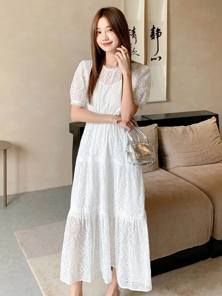 女性のための刺繍された白いドレス,柔らかい透かし彫り,ラウンドネック,フレンチスタイル,半袖,ウエスト,自由奔放に生きる,休暇,夏,2024