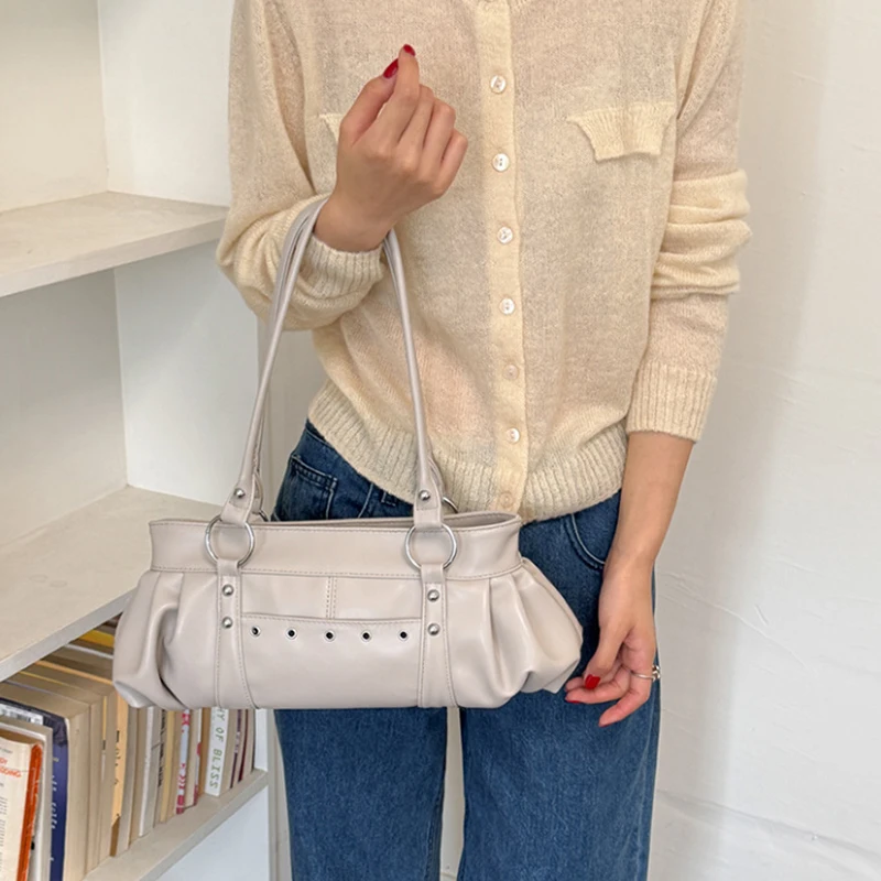 Metallnietenverzierte Unterarm-Schultertasche, Damen Einfarbige Preppy Pendler-Handtasche mit Nieten-Dekor, Koreanische Y2k Mädchen Weiche Casual Tragetasche – Detail 14