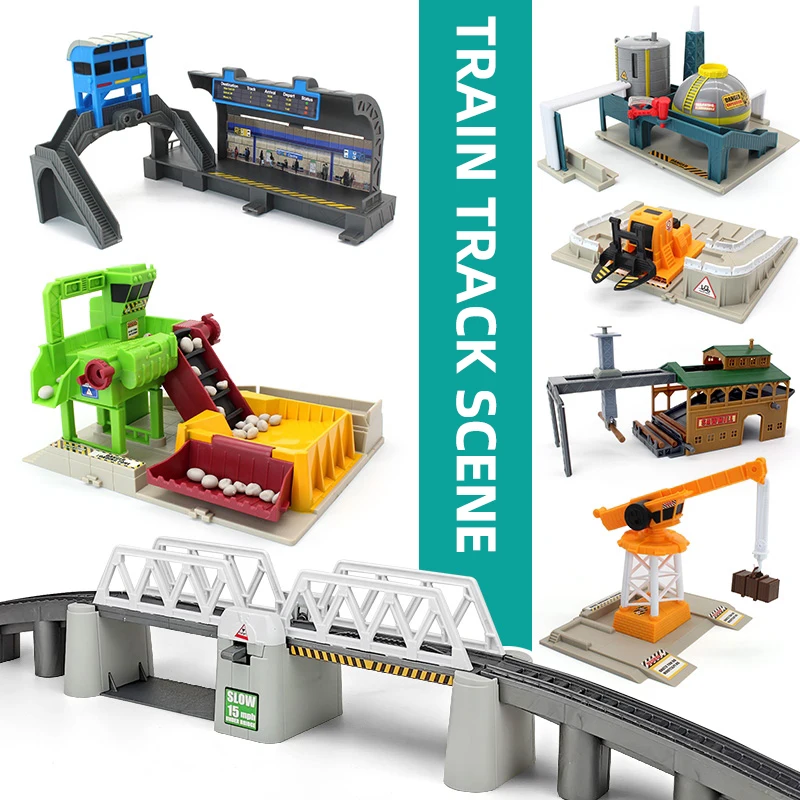 Scena di binario del treno, stazione di servizio, impianto di lavorazione del legno, modello di intersezione incrociata