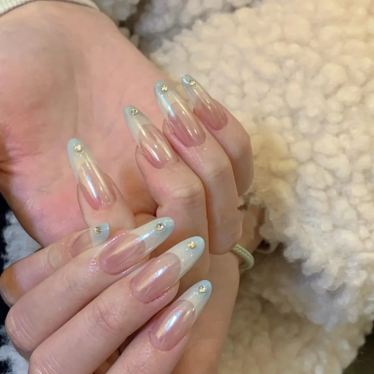 10 Stück handgemachte ovale Press-on-Nagel Französisch Blau Weiß Farbverlaufskante Strass Design Falscher Nagel Tragbarer süßer gefälschter Nagel für Mädchen