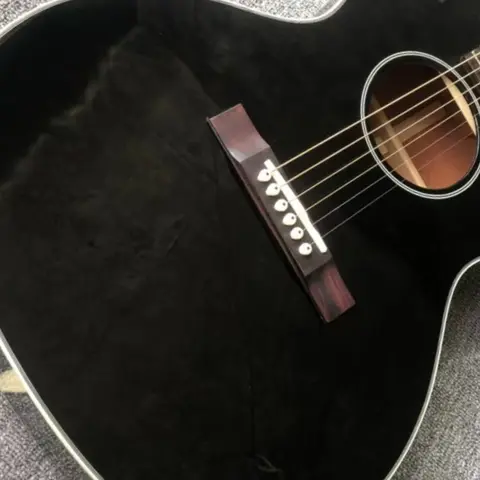 Free Shipping Acoustic Guitar Hot Sale Black L00 Solid Top Body Ebony Neck 21 Tone Gentle Sound Classic Style 6-String