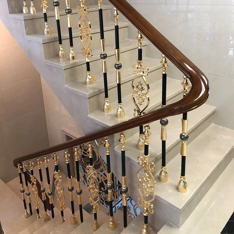 Rampe d'escalier de villa, design artistique en aluminium de luxe léger, pour intérieur, en alliage d'aluminium, style colonne chinoise moderne, avec garde-corps en bois massif