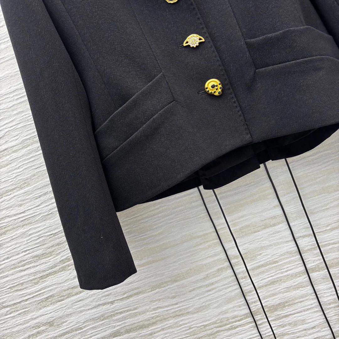 2025 New Fashion Bottoni dorati Giacca Blazer Nero con intaglio Manica lunga Indietro Croce Lace-up Slim Fit High Street Novità Cappotto da abito