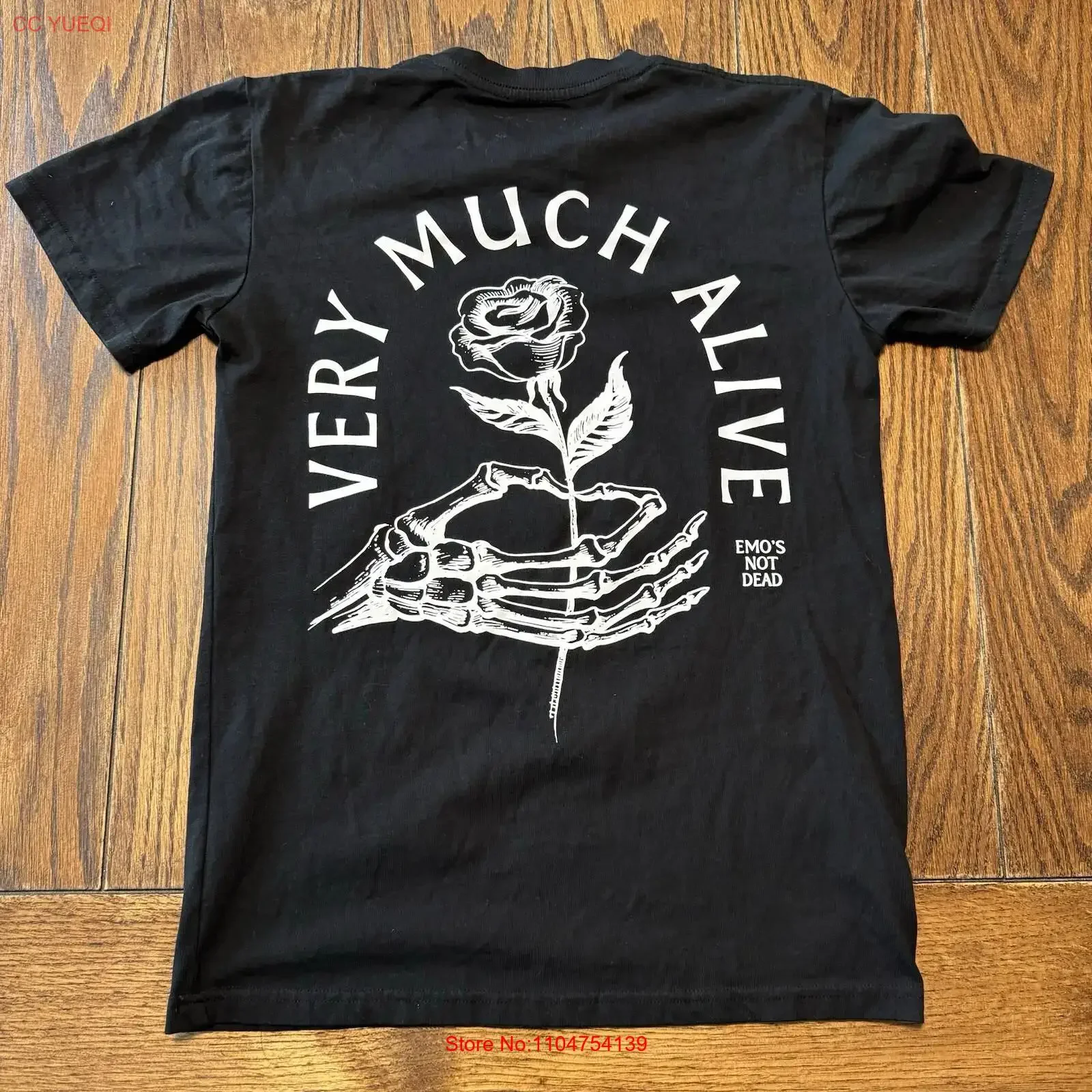 T-shirt Emo s Not Dead Very Much Alive, taille S, noir, coupe vintage, délavé, légèrement extensible, style streetwear, graphique, confortable