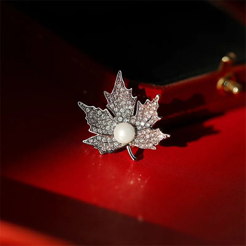 Maple Leaf Brooch Imitation Pearl Plant Brooches Pins Crystal Rhinestones Leaf Brooch For Women Fashion Jewelry Gift Wholesale