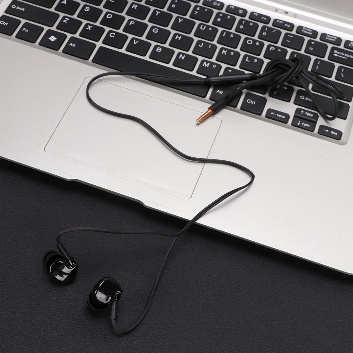 

Professional 3.5mm Wired Sport Earphone Waterproof Earbuds Memory Wire in Ear Headset Bass Mic Black