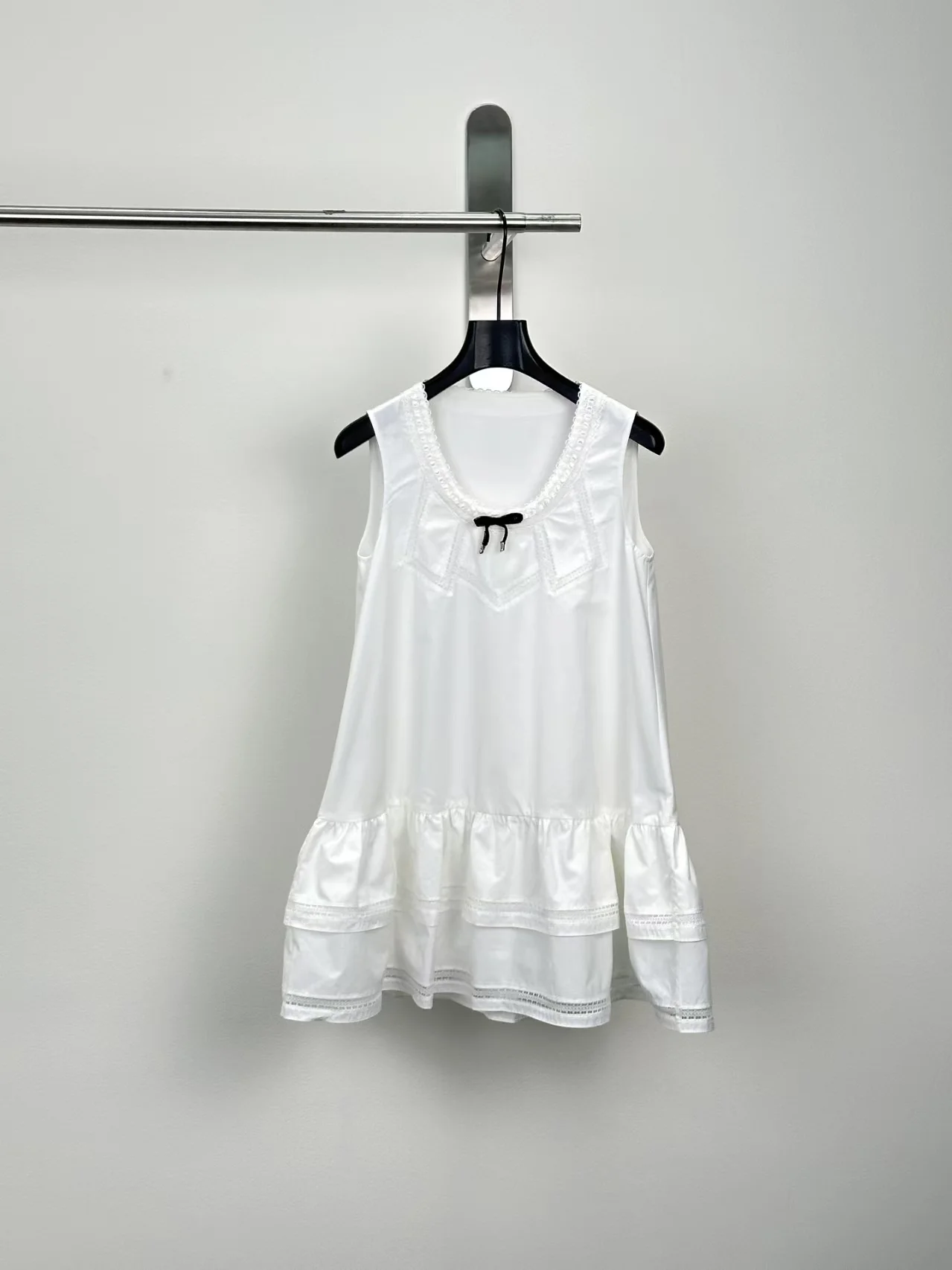 New Elegant White Sleeveless Tank Top Skirt with Lace Lace Collar and Black Bow Layered Cake and Lotus Leaf Short Skirt women