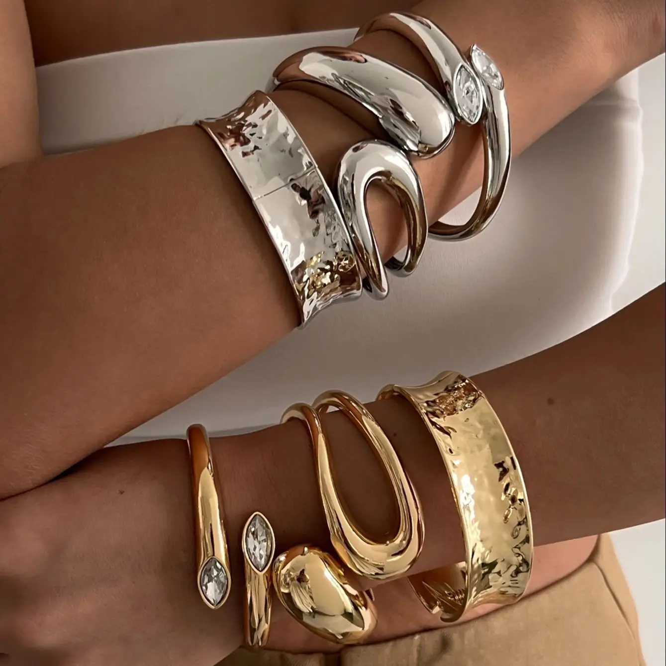 Salircon moda Simple hueco gota de agua en forma de Metal curvo brazaletes de primavera mujeres Vintage Color oro Steampunk pulsera joyería