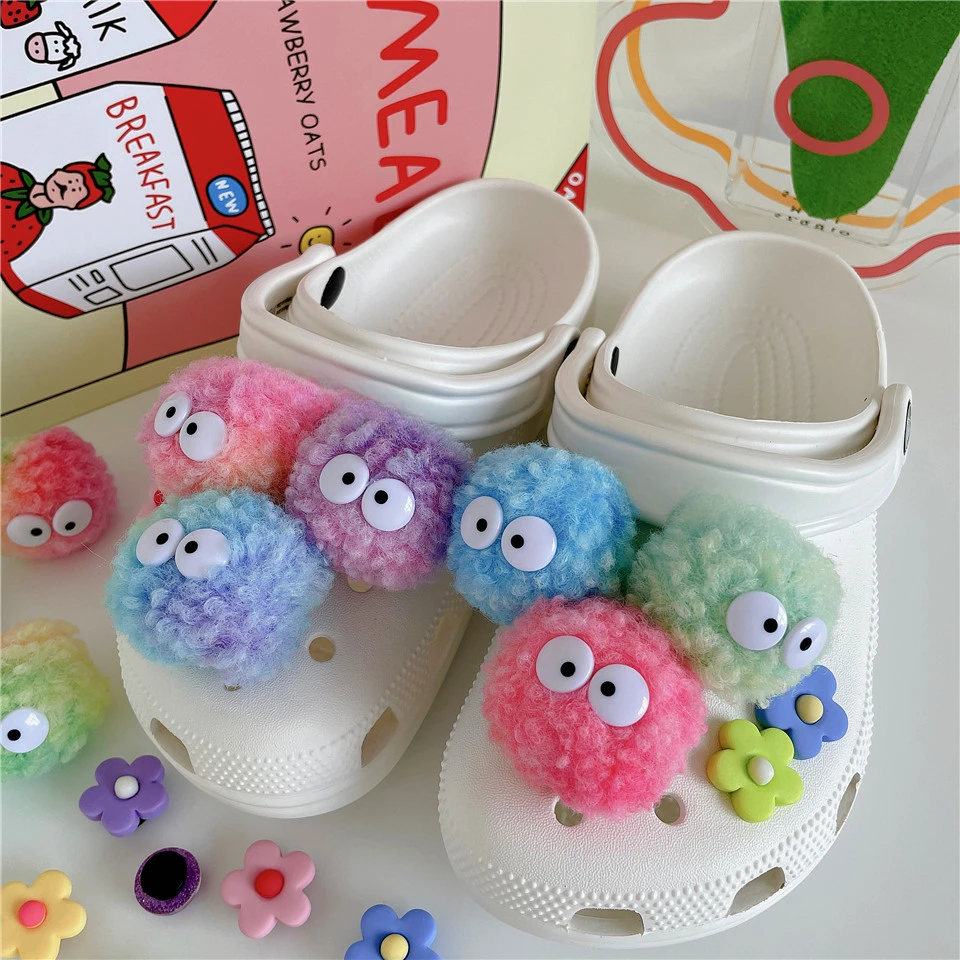 

Charms for Crocs Pom-pom Lovely Cute Fluffy Ball Shoe Flowers Decoration With Little Flowers Shoes Charms Designer Accessories
