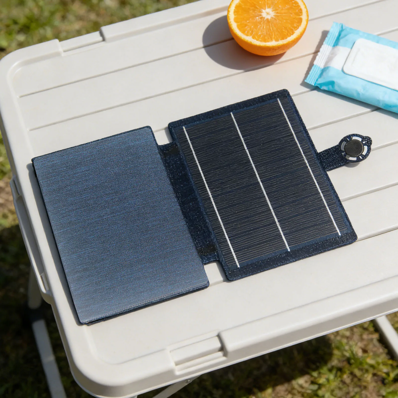 

Портативное солнечное зарядное устройство 28 Вт с высоким коэффициентом преобразования, складной монокристаллический солнечный аккумулятор для уличного освещения и сада