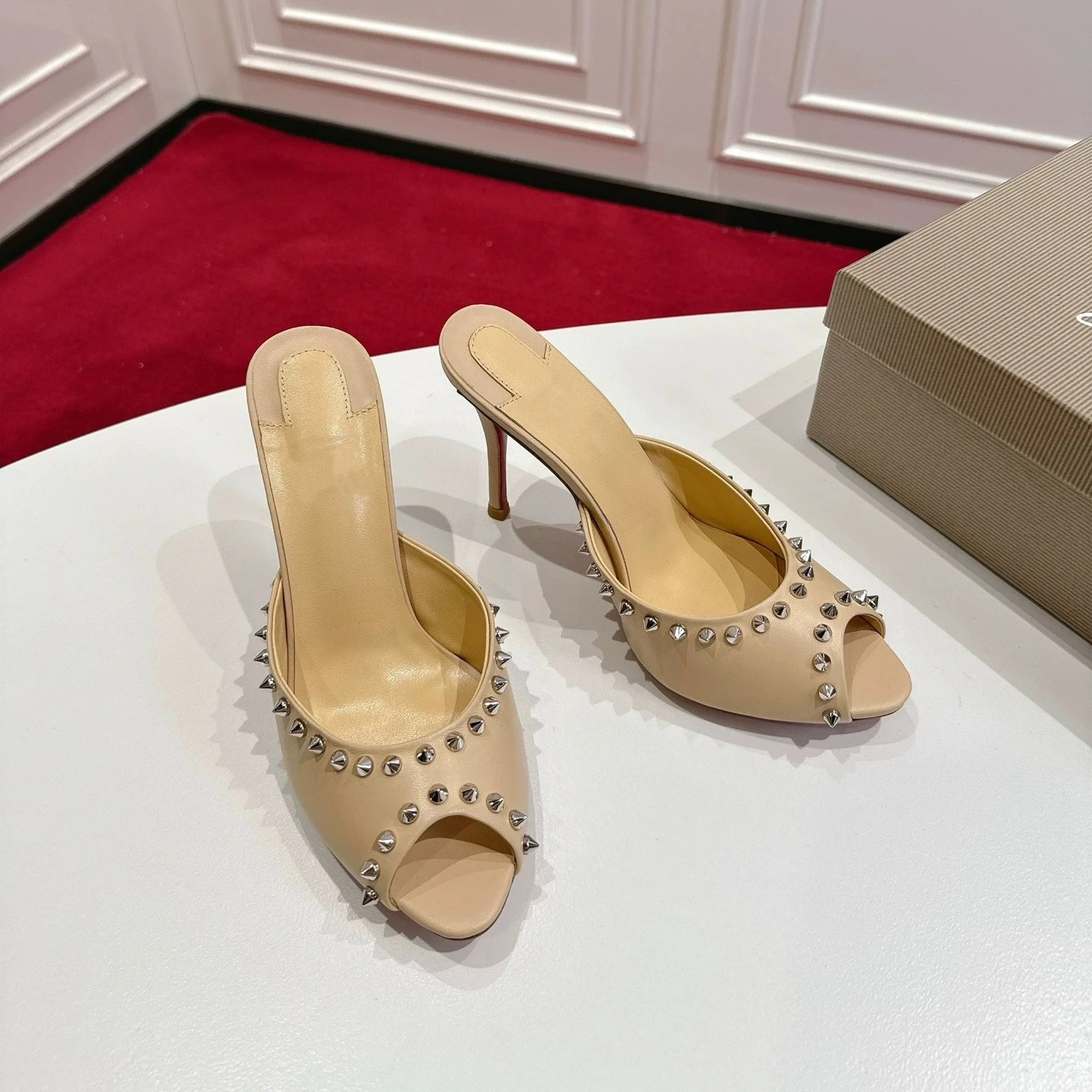 

2026 Summer Sexy Rivet Open Toe Thin Heel Round Head Fish Mouth High Heels Women's Outerwear Fashion Cool Slippers