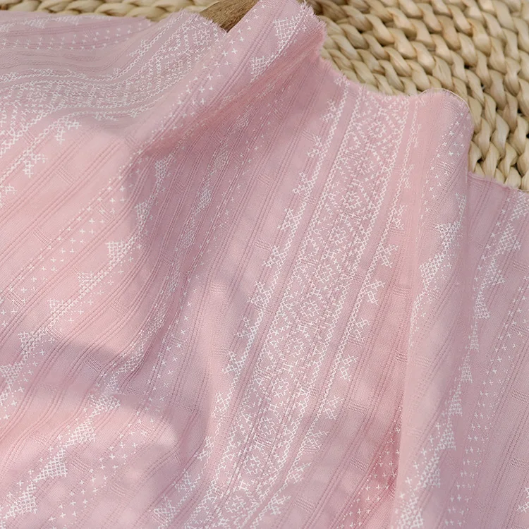 立体的なストライプ柄のジャカード織り生地を使用した女性用100％綿の衣類