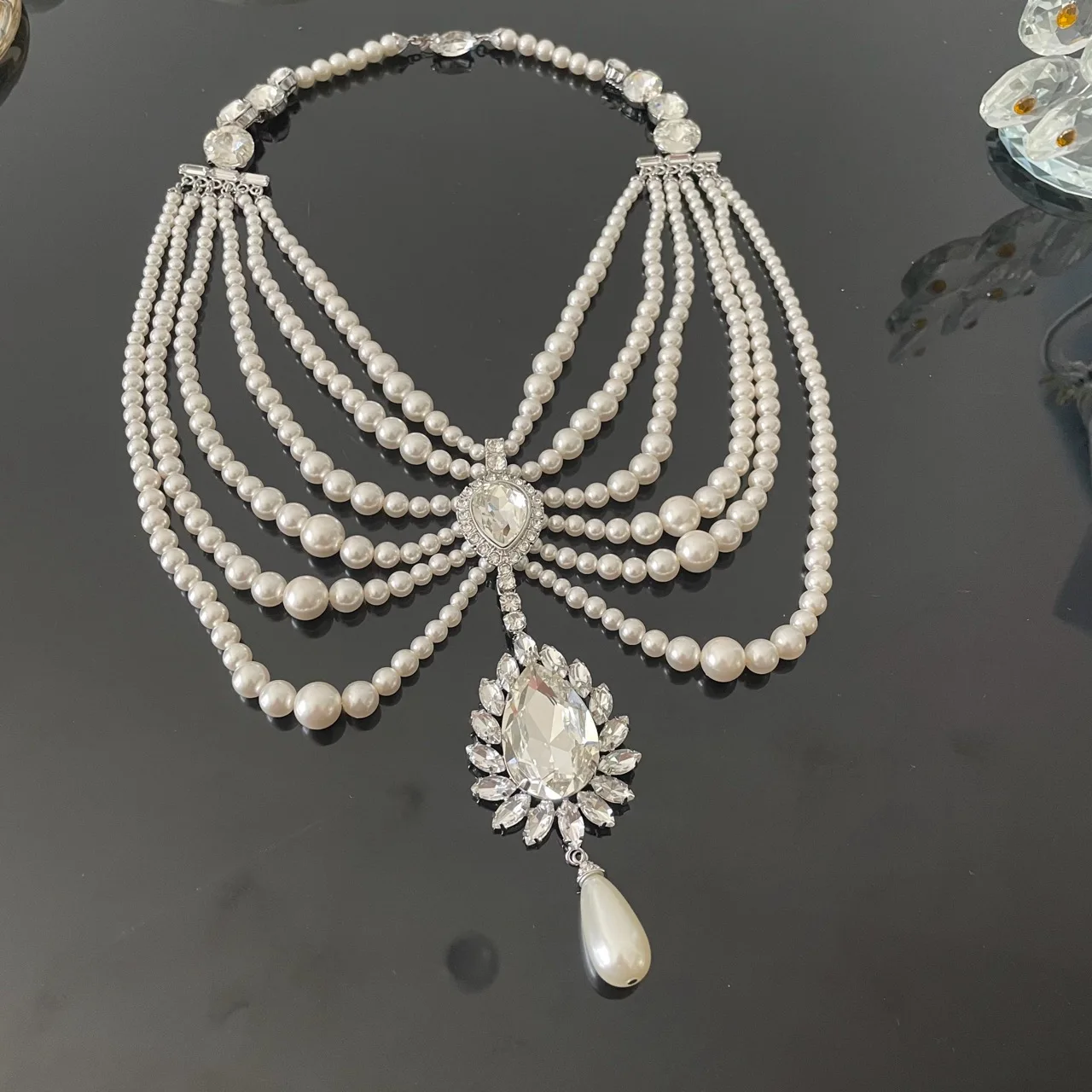 Irregular design, multi-layered pearl crystal necklace, elegant temperament, banquet decoration