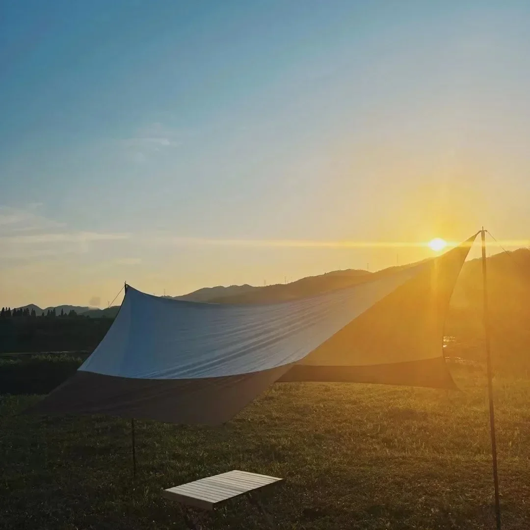 

The outdoor source factory can send one piece, flying clouds and changeable canopy, outdoor camping, rain and sun protection