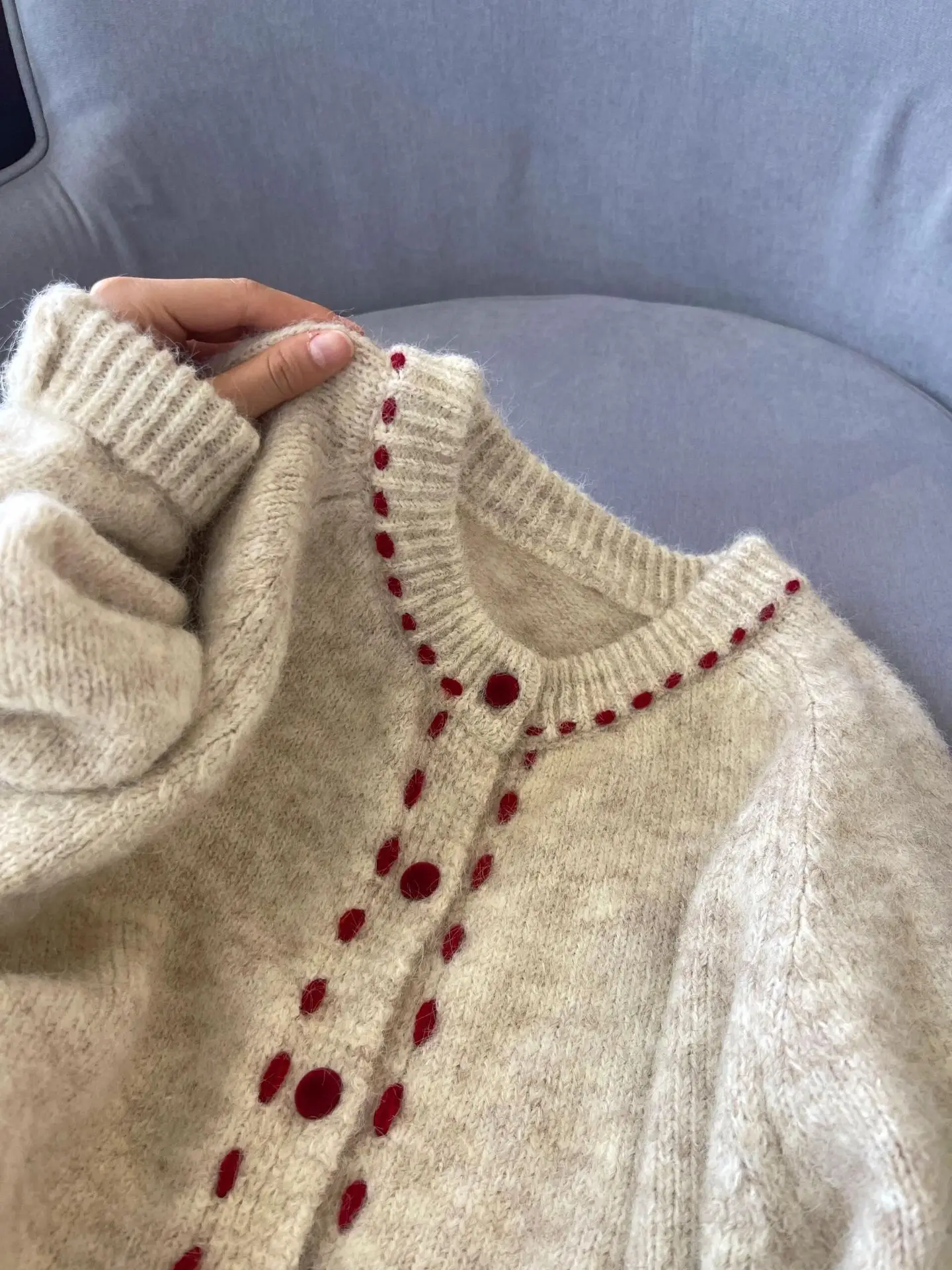 French retro soft and sticky knitted sweater for women in autumn and winter 2025  loose autumn and winter casual jacket