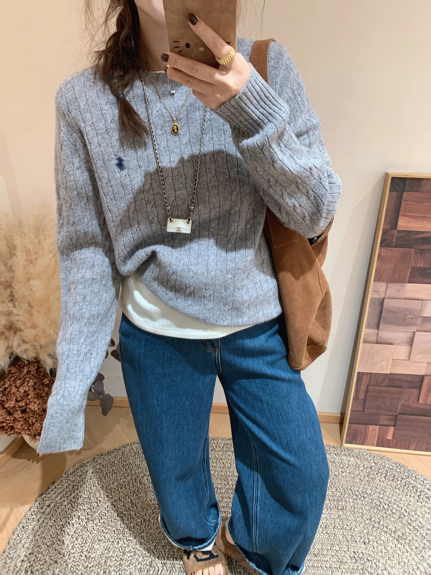 

Новинка зимы: Женский мягкий шерстяной вязаный джемпер Miu с круглым вырезом, вышивкой и длинными рукавами, свободного кроя, для повседневной носки