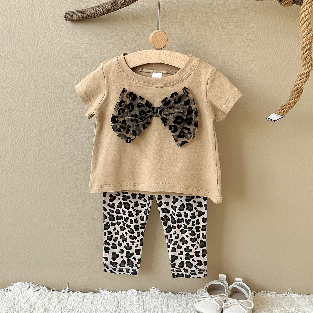 

Children's Summer Bow Short-sleeved Pants Suit Round Neck Top+leopard Print Trousers Girls Casual Clothes 2-piece 0-3Y