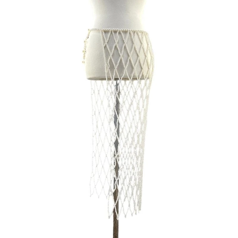 エレガントな女性の服装にぴったりのスタイルと快適さを兼ね備えた現代的なイミテーションパールの詳細なメッシュスカート