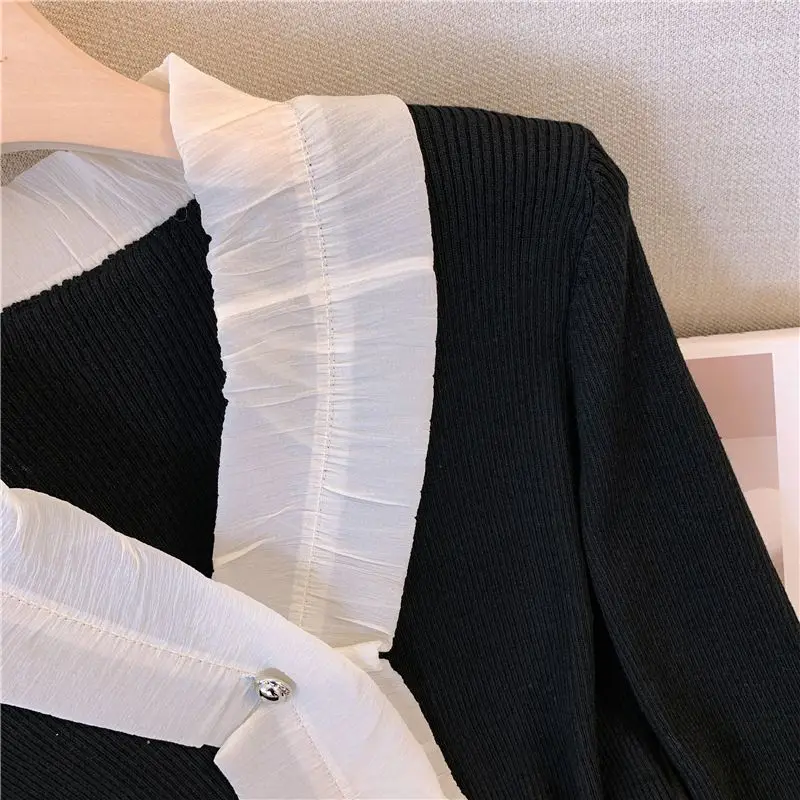 Cárdigan ajustado de manga larga con cuello en V, Top corto empalmado de encaje de estilo francés, Otoño e Invierno 2025