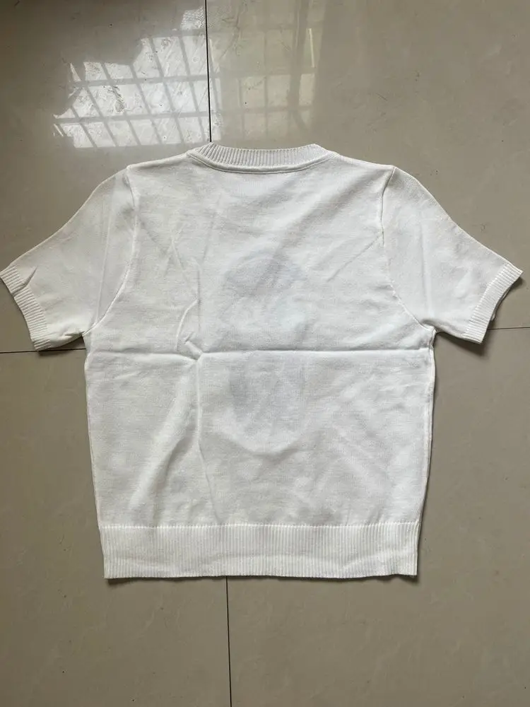 Hohe Qualität Neue Sommer Frauen Gestrickte Pullover Koreanische Mode Cartoon Bär Oansatz Pull Weibliche Kurzarm Casual Pullover Jumper