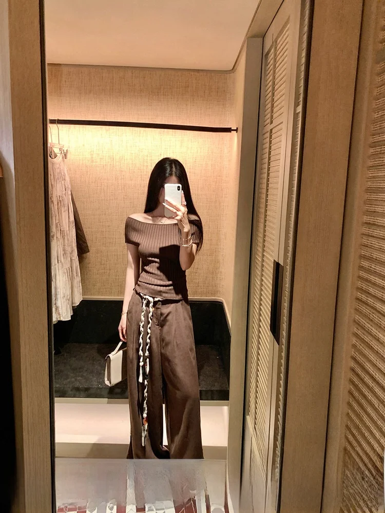 

Женский вязаный свитер YOLI Zhang Yuli Autumn Evening Breeze Coffee на одно плечо, летний, облегающий, в корейском стиле, для создания эффекта «чистого желания»