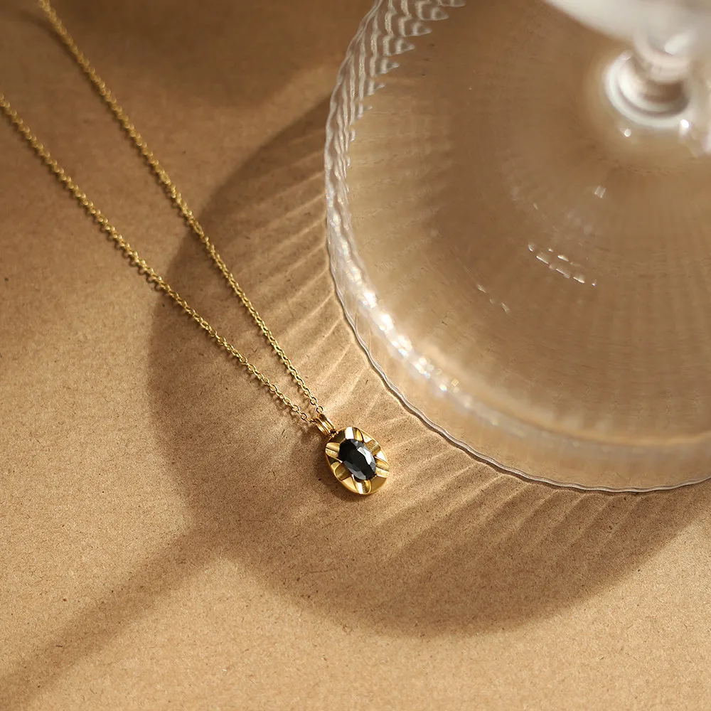 French Elegant Black Zircon Vintage Pendant Necklace for Women Fashion Simple Stainless Steel Plated 18K Gold Jewelry