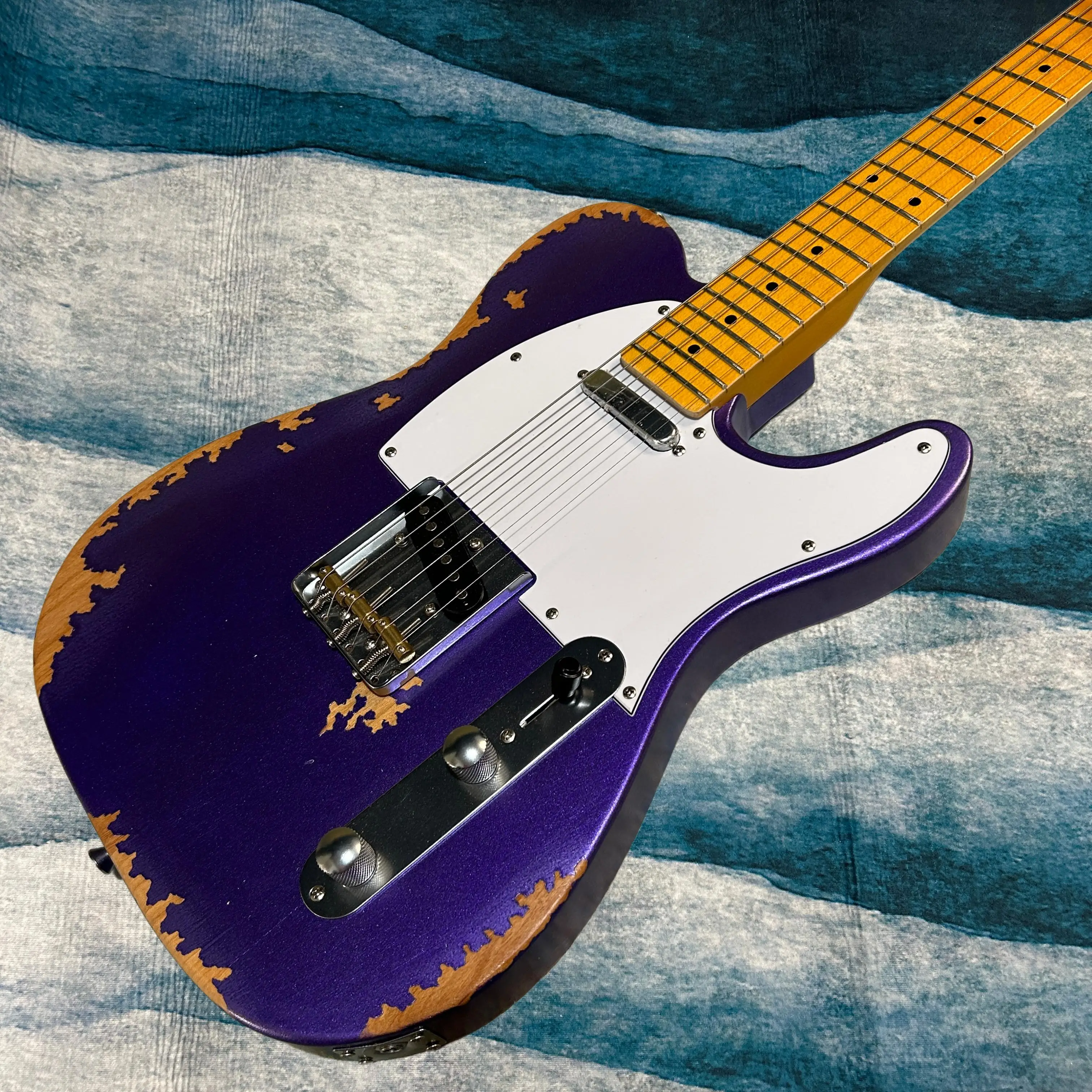 

Hot Sale Aged Electric Guitar Metallic Purple Color Alder Body Maple Fretboard