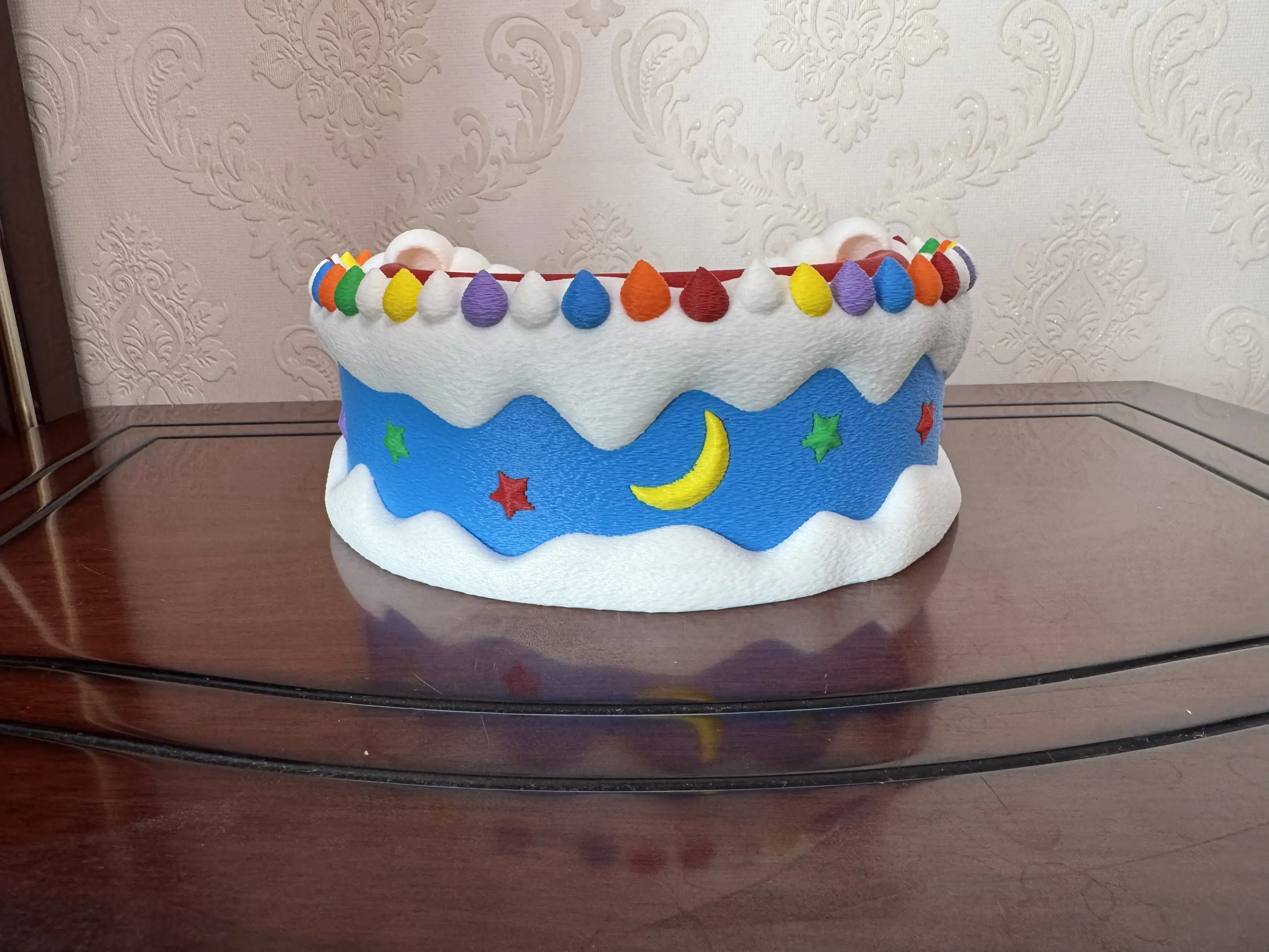 Picture 4: Rainbow Cake Storage Box