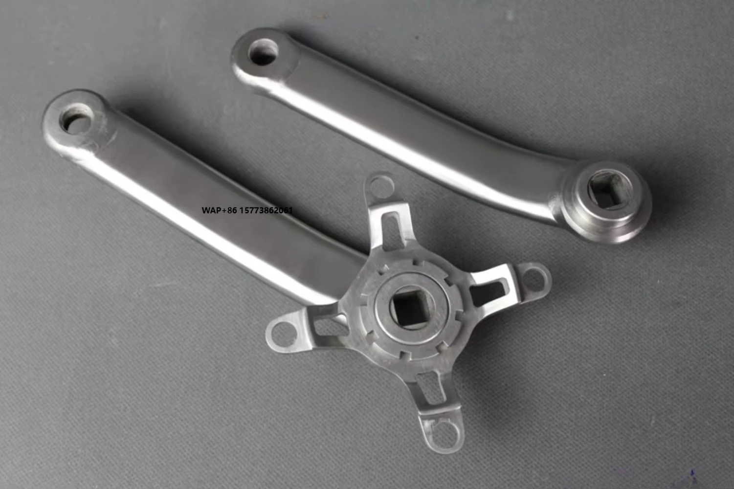 

Титановые шатуны с пауком и фиксатором в конической квадратной шатуневой головке