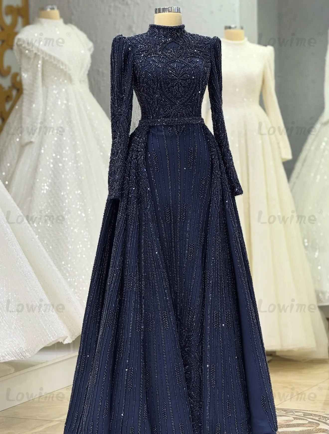 

2026 Элегантное темно-синее вечернее платье с бисером по индивидуальному заказу и верхней юбкой, прямые платья для выпускного вечера с высоким воротом, мусульманские арабские вечерние платья