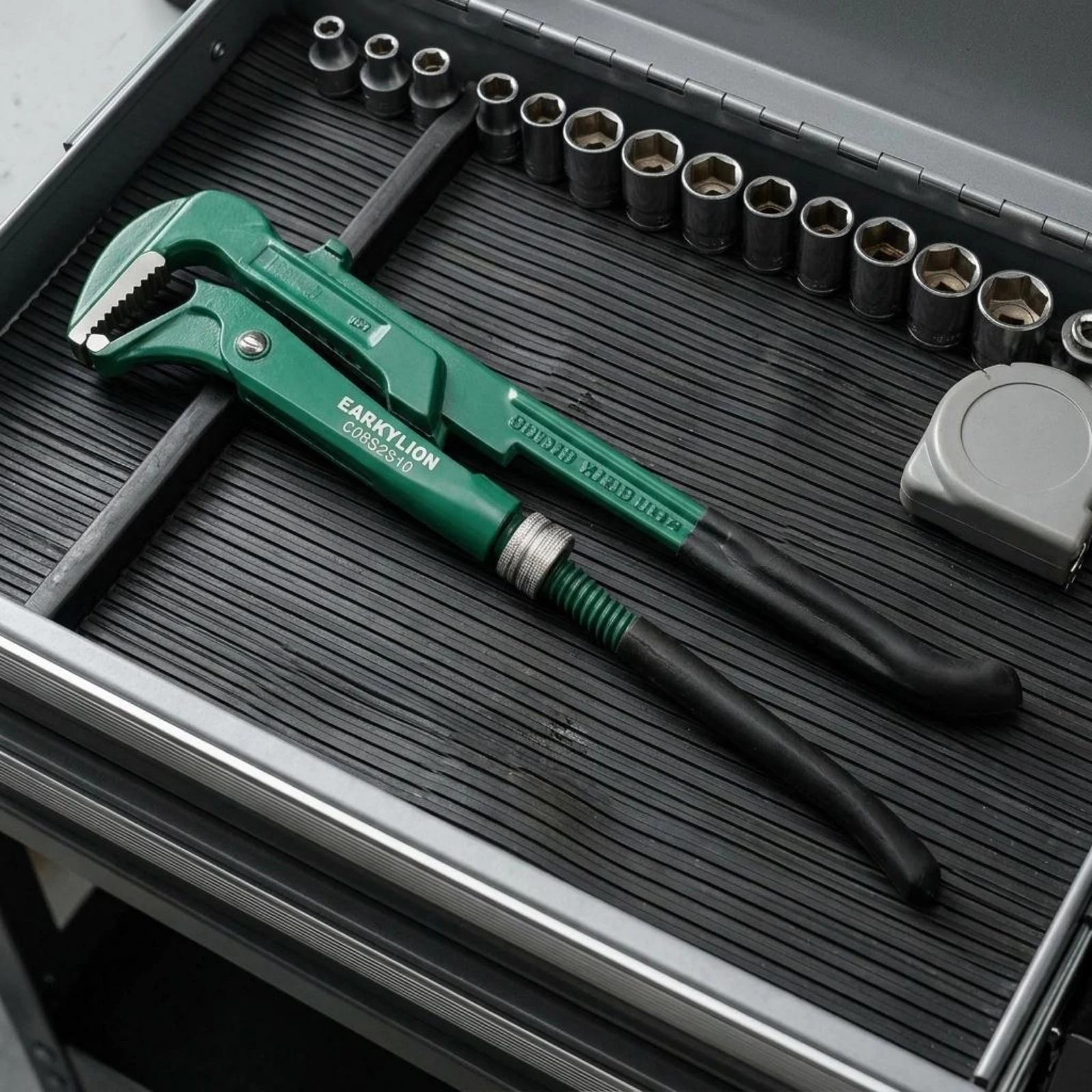 

Eagle-Mouth Pipe Wrench Green Metal Body Adjustable Pipe Wrench Hand Tool Heavy-Duty Multifunctional